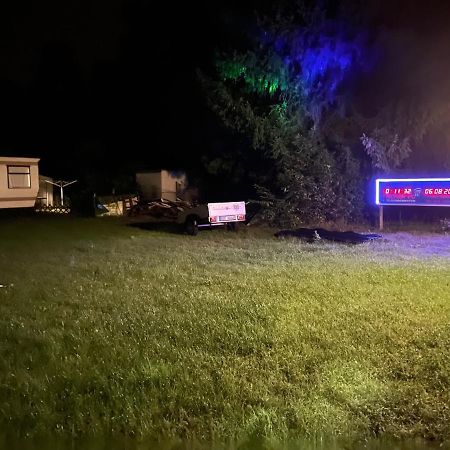 ベルナウ・バイ・ベルリンMobilheim Am Waldアパートメント エクステリア 写真